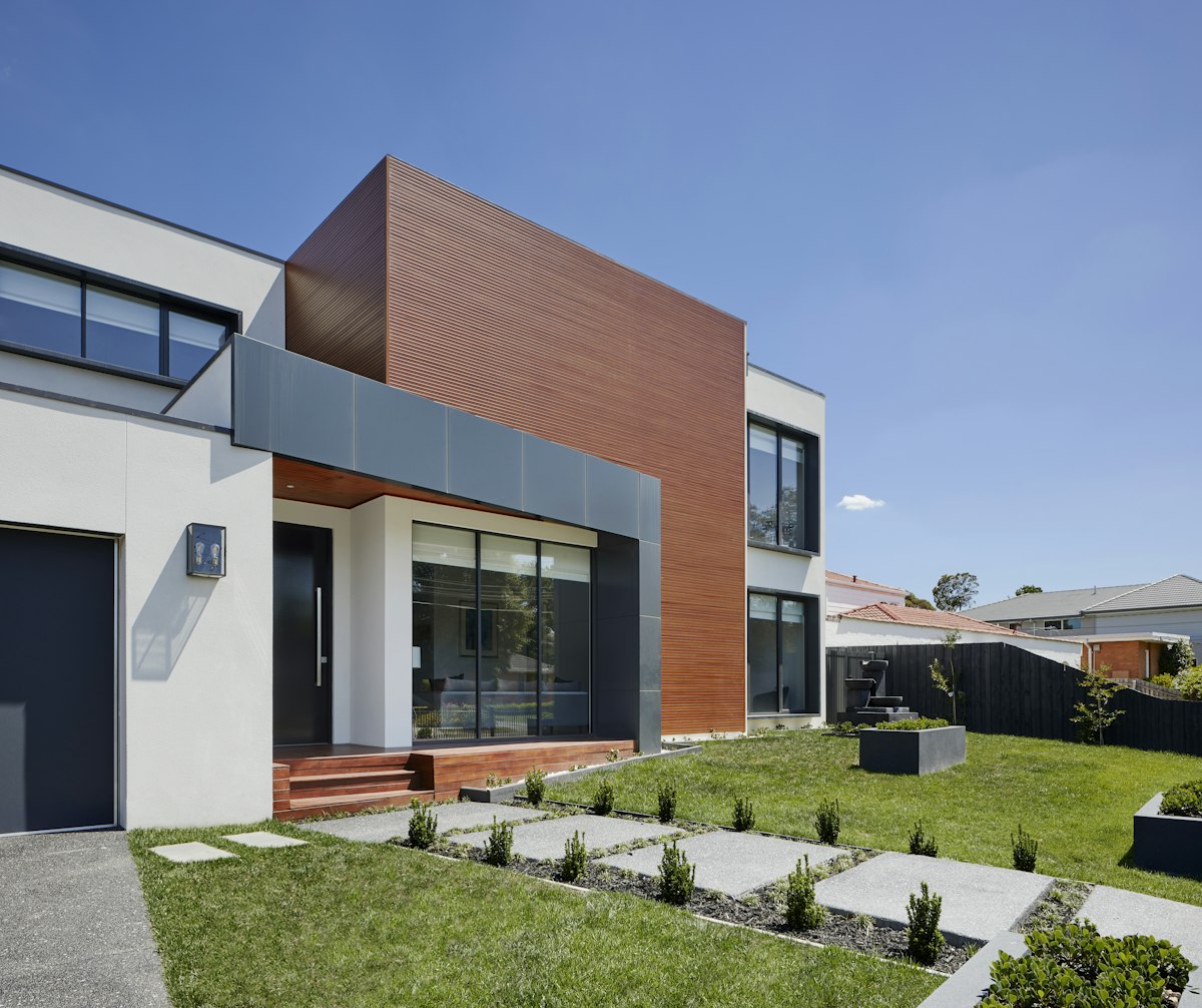 Custom lakefront residence in the Orlando metro